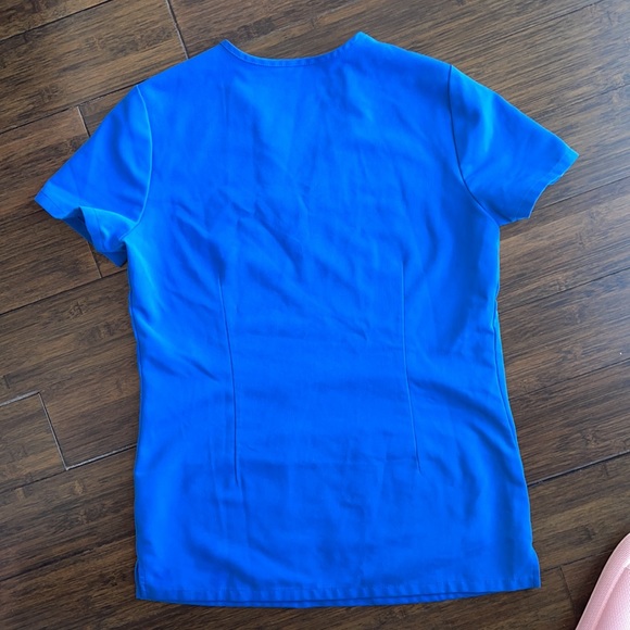Figs Casma Three-Pocket Scrub Top - royal blue - Picture 3 of 3
